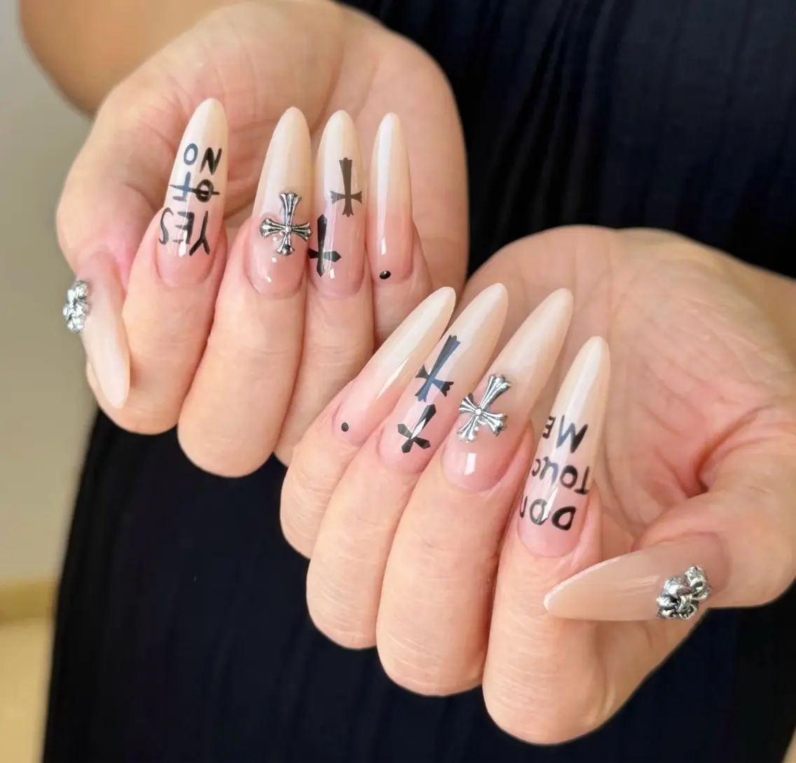 ネイル オーロラネイル フラワーネイル フットネイル フレンチネイル ジェルネイル ハンドネイル BabyYouMi nailのネイルデザイン
