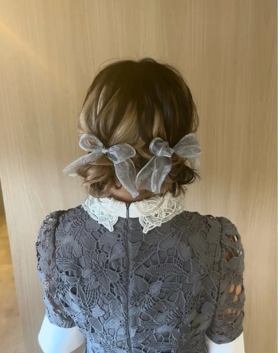 セミロング ヘアアレンジ お団子ヘア juve.大分/ 秋月ひとはのヘアスタイル