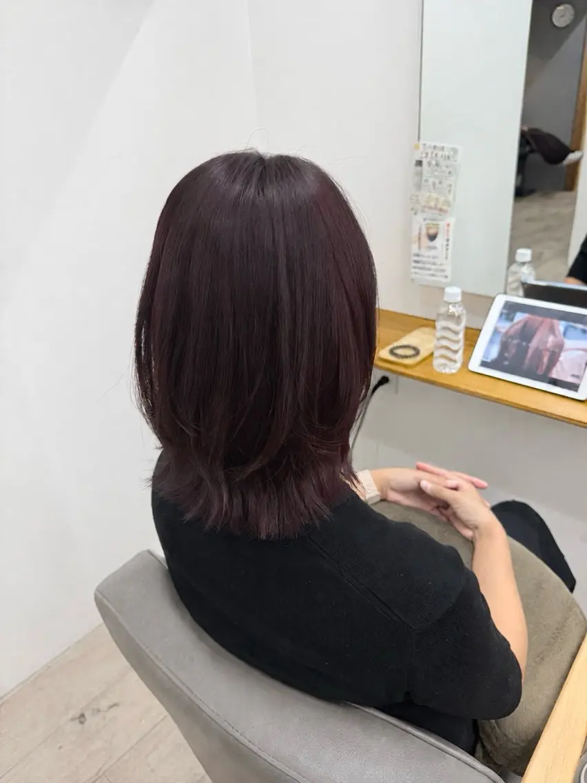 ミディアム カット ヘアカラー トリートメント ちほ/顔周りレイヤー /ベージュカラーのヘアスタイル