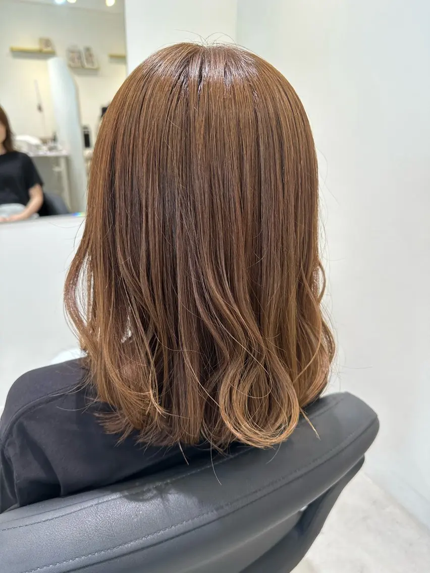 ミディアム カット ヘアカラー トリートメント Emuest心斎橋 SAKIのヘアスタイル