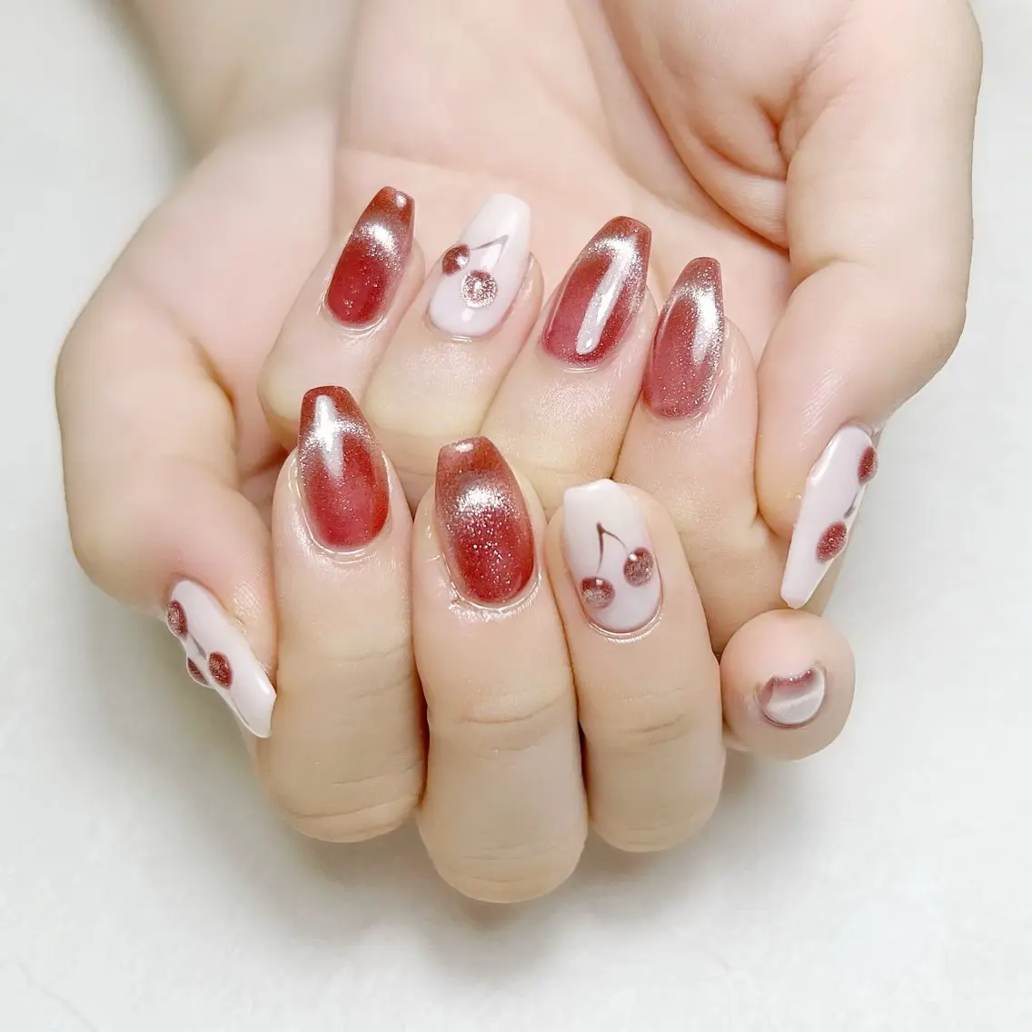 ネイル マグネットネイル 赤色 rouse nail RISATOのネイルデザイン