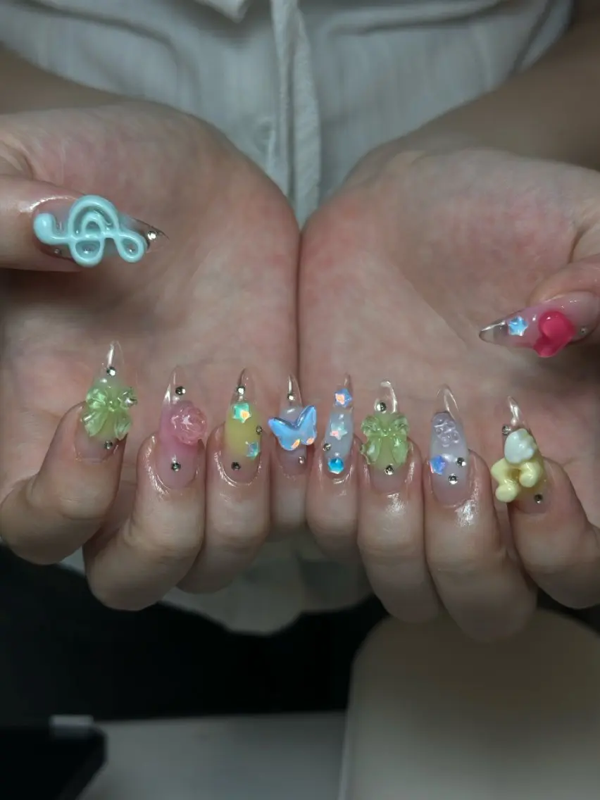 ネイル チークネイル ドット フレンチネイル グラデーション ハート ハンドネイル Julli NailStudioのネイルデザイン