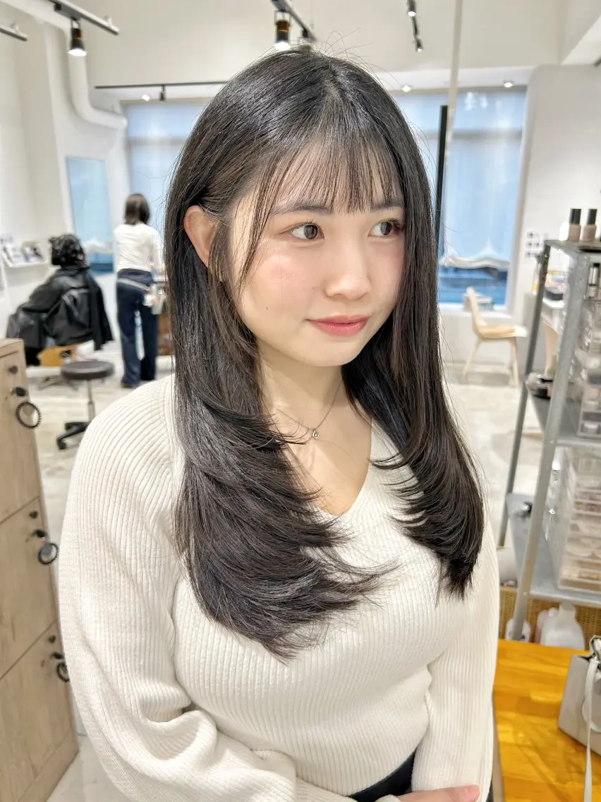 ロング レイヤーカット カット トリートメント 艶カラー/韓国風ヘア 🩵shioneのヘアスタイル