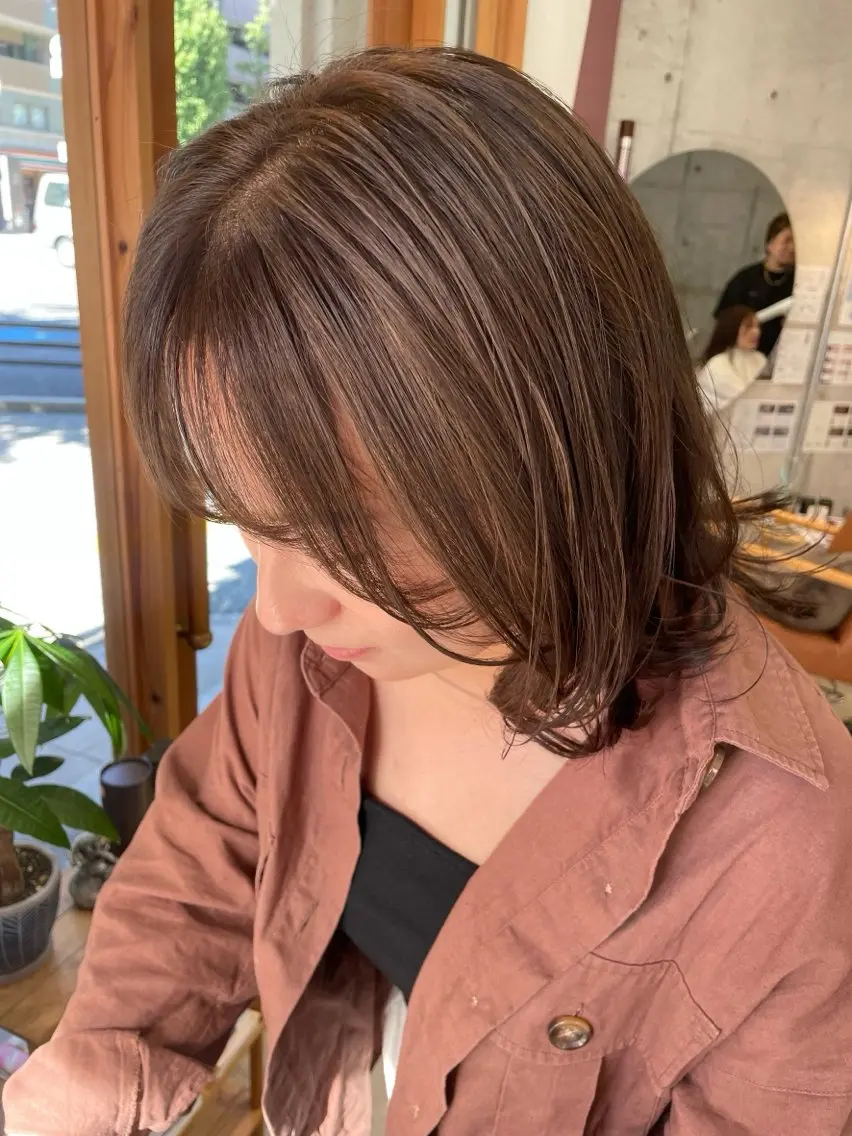 ミディアム カラー カット ヘアカラー トリートメント 東 史夏のヘアスタイル