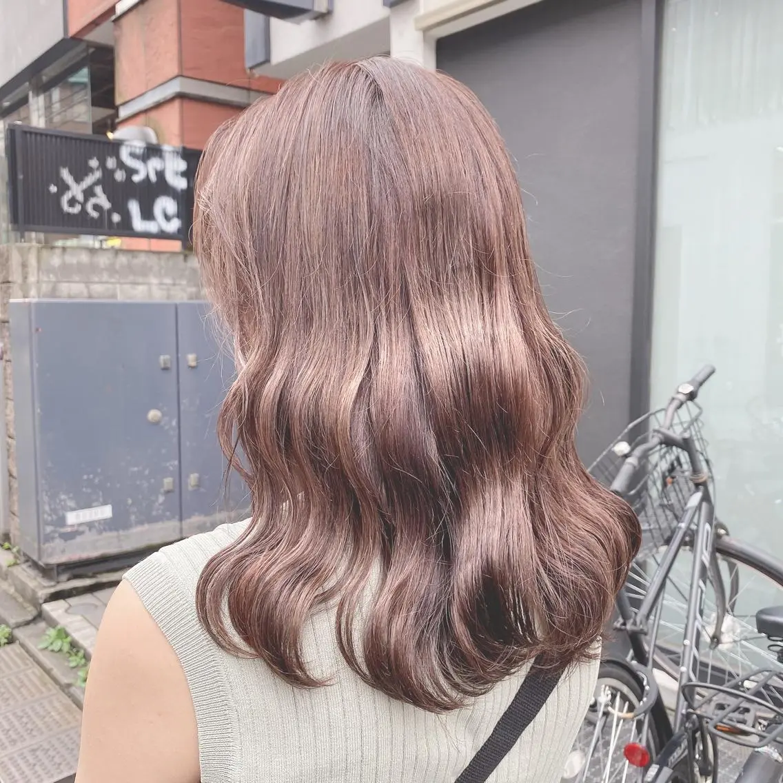 セミロング カラー ベージュカラー ラベンダーカラー ラベンダーベージュ かりん 🤍のヘアスタイル