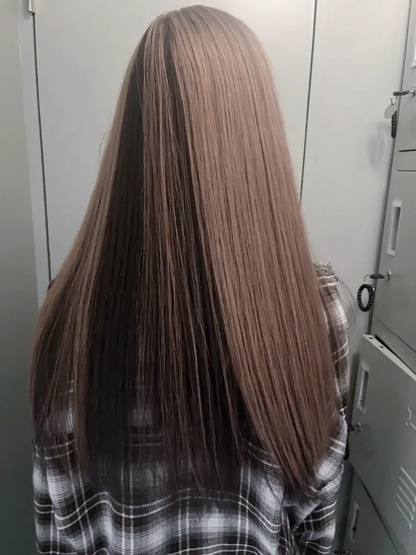 ロング ヘアカラー 愛瑠奈 erunaのヘアスタイル