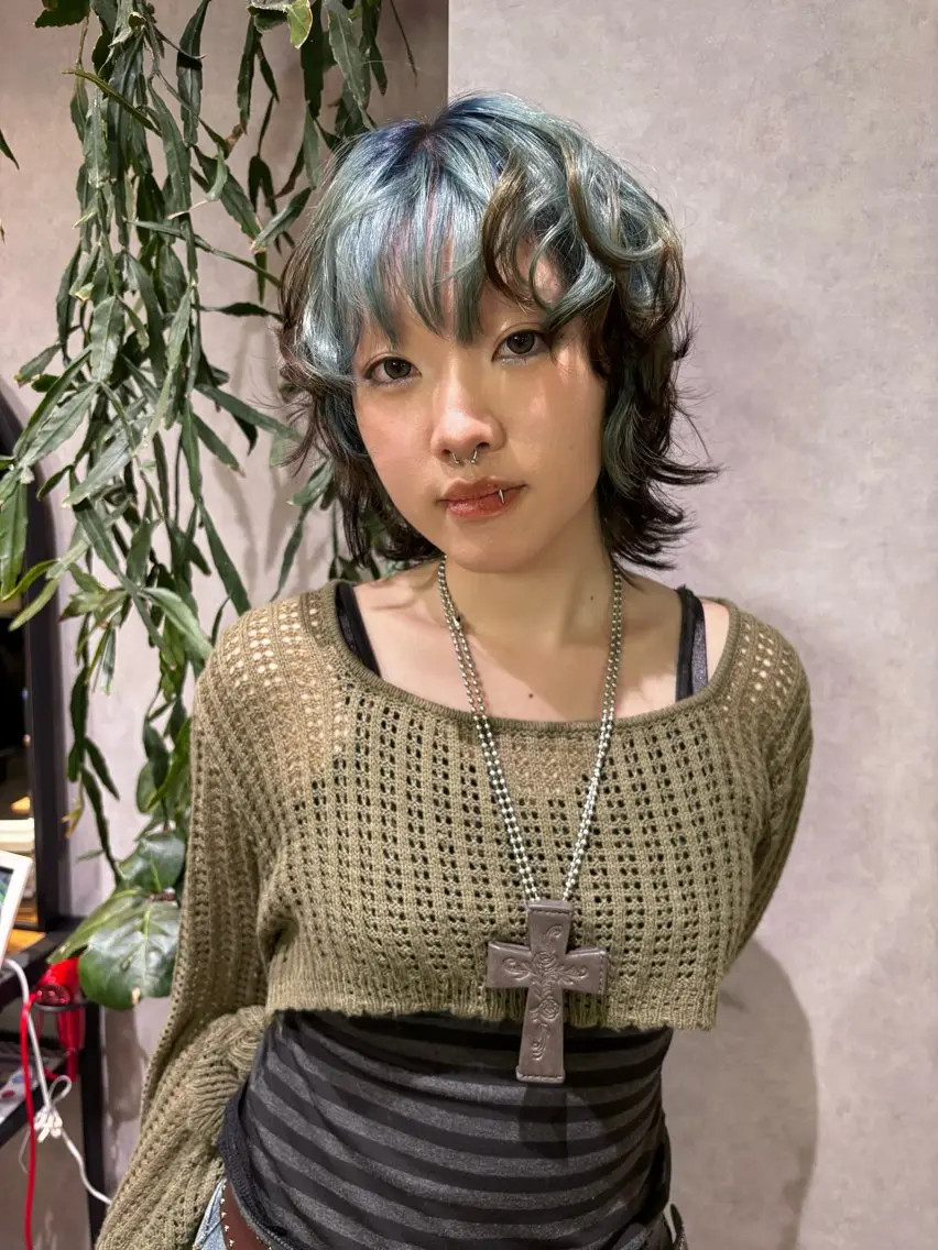 ミディアム カラー ヘアアレンジ 切りっぱなしボブ ブリーチ ダブルカラー イヤリングカラー ハイライトカラー iona/ハイトーン /ネイルのネイルデザイン
