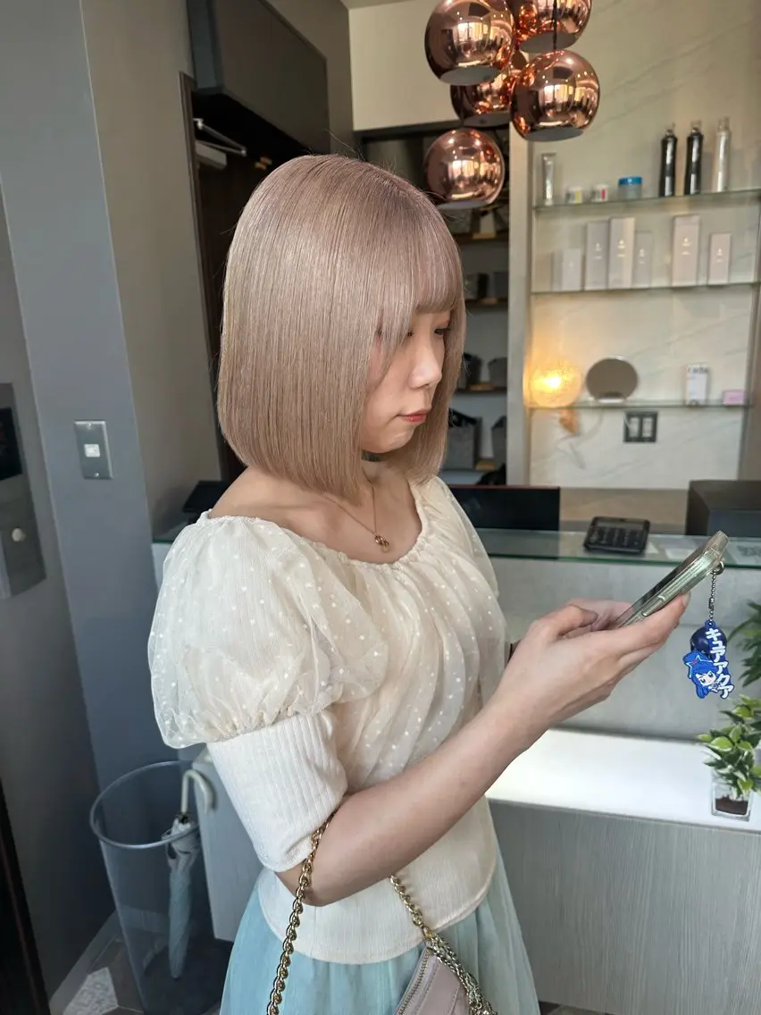ミディアム カラー ベージュカラー ブリーチ ケアブリーチ 透明感カラー ダブルカラー ヘアカラー トリートメント 天神暖色カラー レイヤー・髪質改善のヘアスタイル