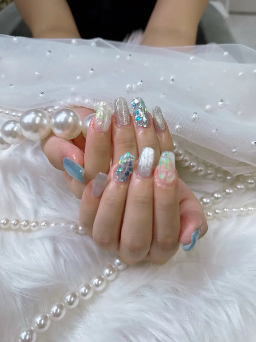 ネイル フットネイル フレンチネイル ジェルネイル ガラスフレンチ キラキラネイル Queeens nailのネイルデザイン