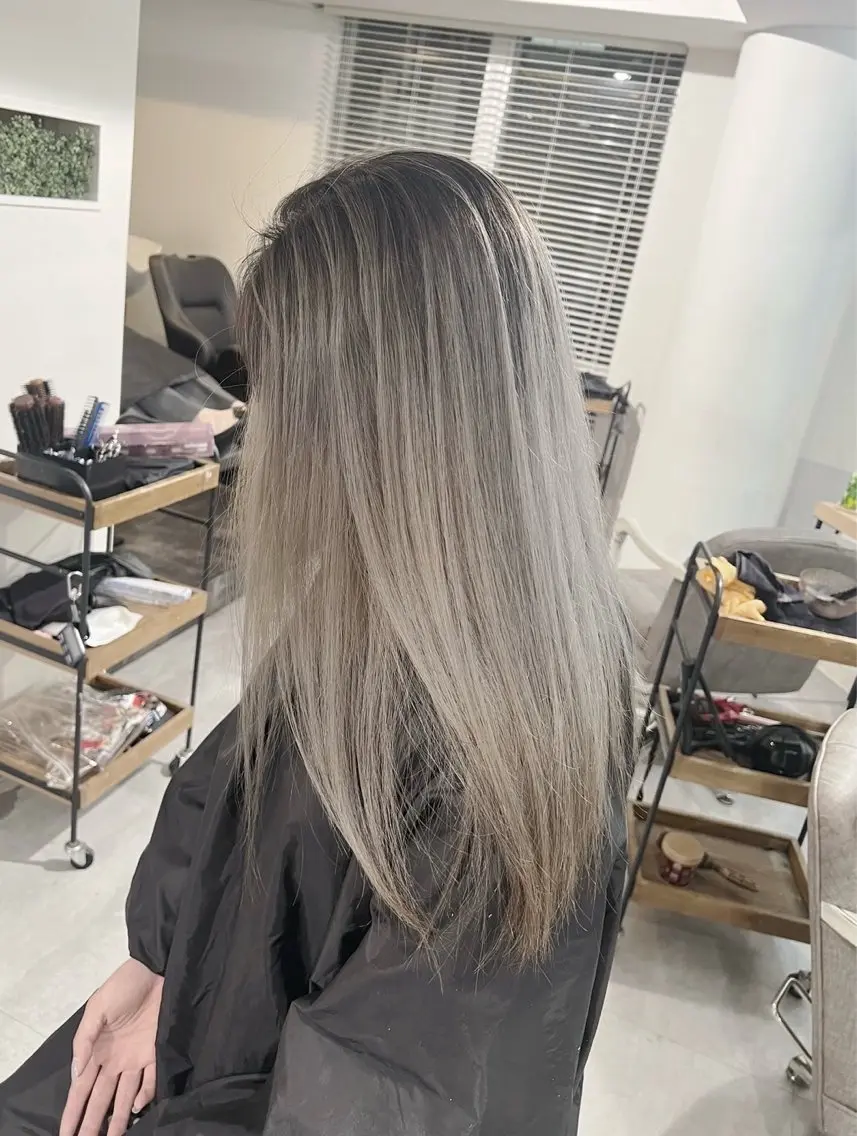 ロング カラー バレイヤージュ グレージュ レイヤーカット 指名数No.1 /NAOYAのヘアスタイル