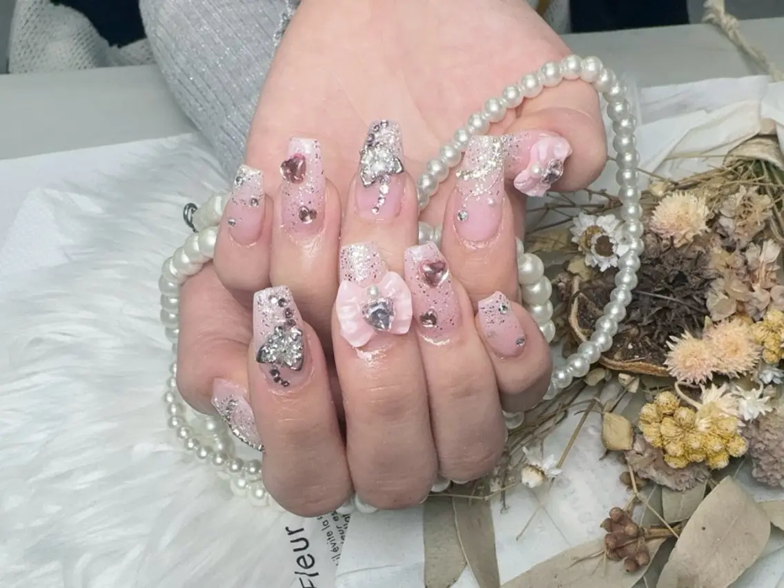 メンズ ネイル アートネイル フレンチネイル ジェルネイル キラキラネイル パラジェル ハンドネイル Bloom スカルプ専門店のネイルデザイン