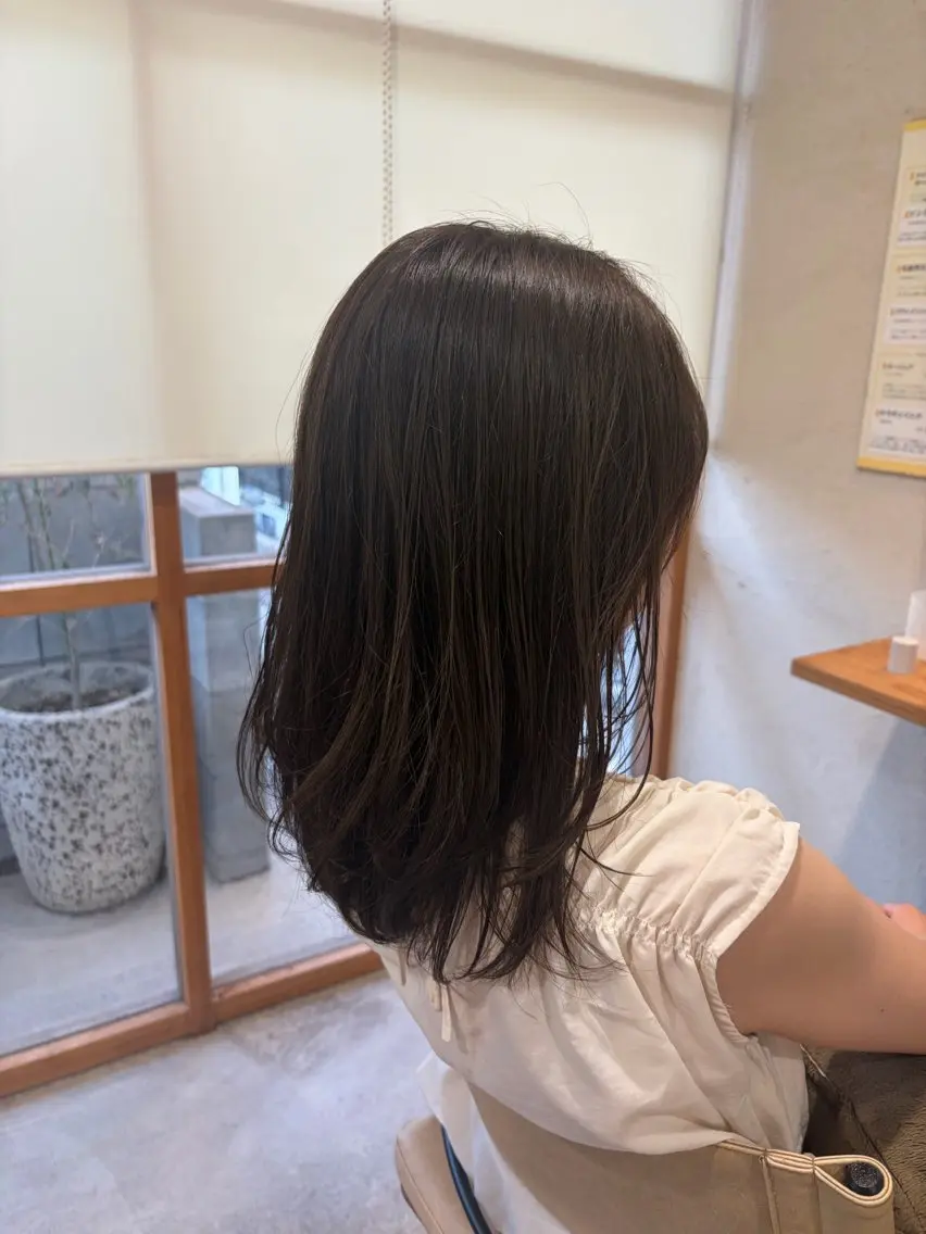 ロング カラー 透明感カラー グレージュ オリーブグレージュ オリーブグレー レイヤーカット カット ヘアカラー トリートメント momoka オリーブ/ベージュのヘアスタイル