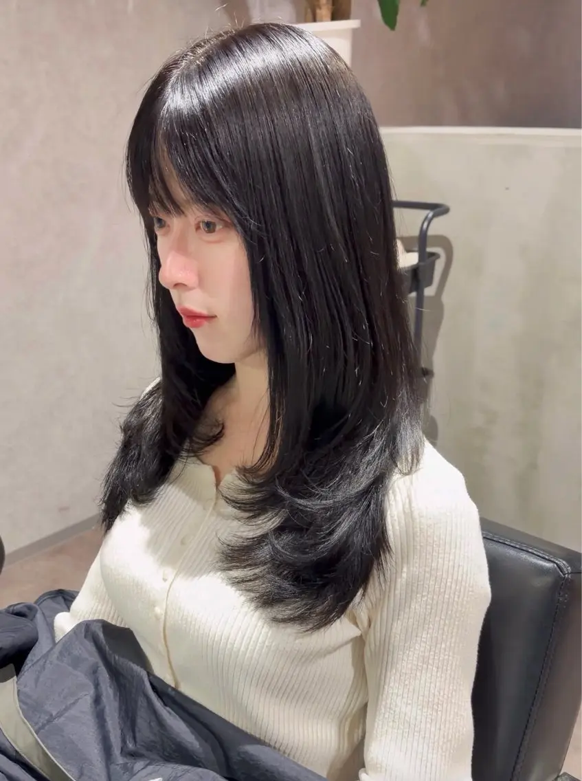 ロング カラー 黒髪 ブルーカラー ブルーブラック レイヤーカット 城 慎太郎のヘアスタイル