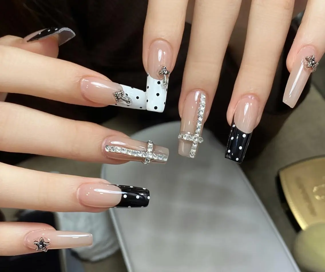 ネイル ハンドネイル 🎀 Ayaka_nailのネイルデザイン