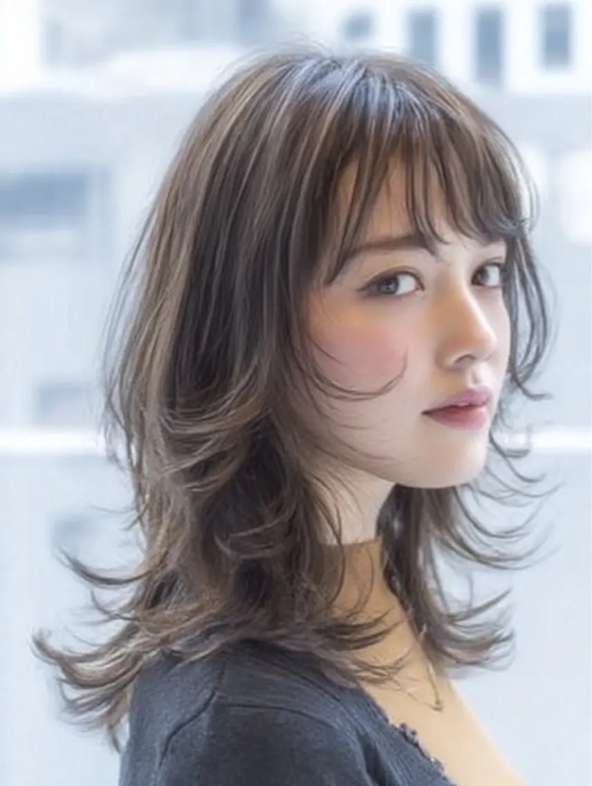セミロング カラー ヘアカラー 韓国×艶ハイトーンが かわいい✨️リオ🍒のヘアスタイル