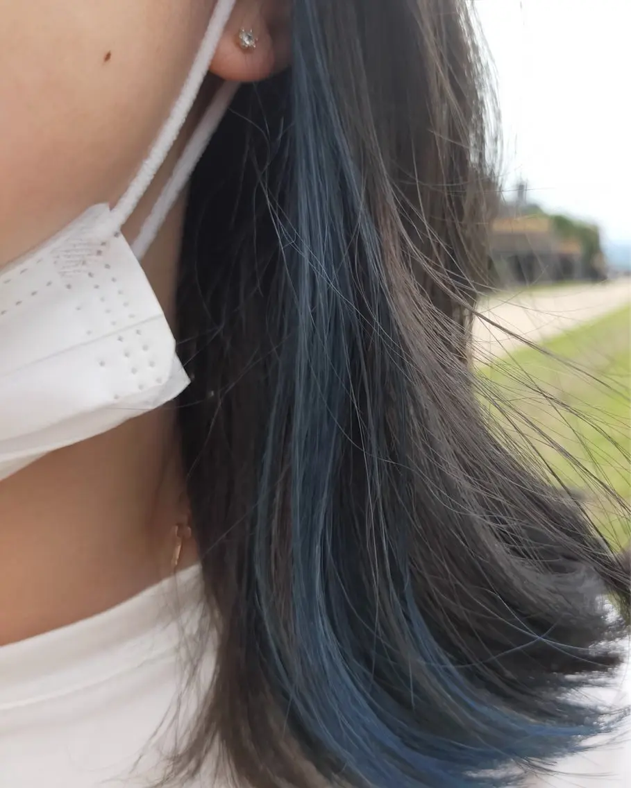 ミディアム カラー ブルーカラー 安田 妃良のヘアスタイル