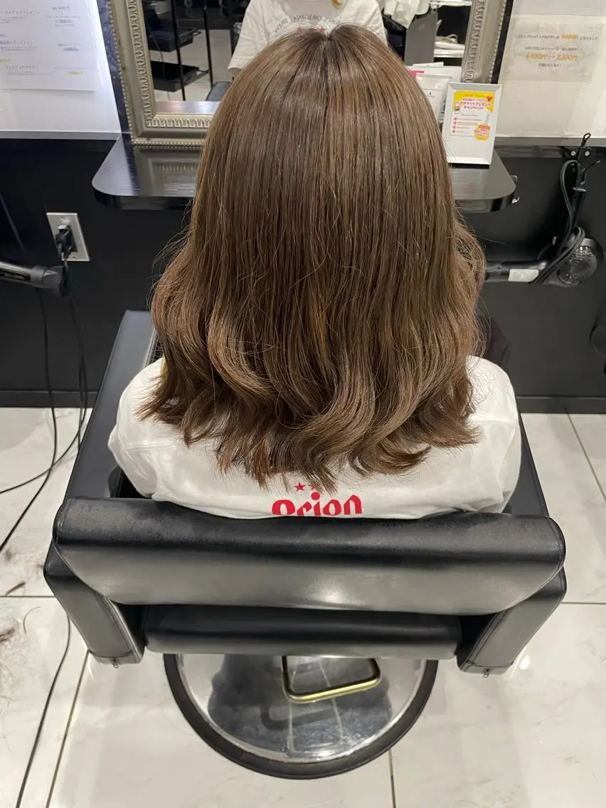 ミディアム カラー ベージュカラー ブリーチ 長田 麻友子のヘアスタイル
