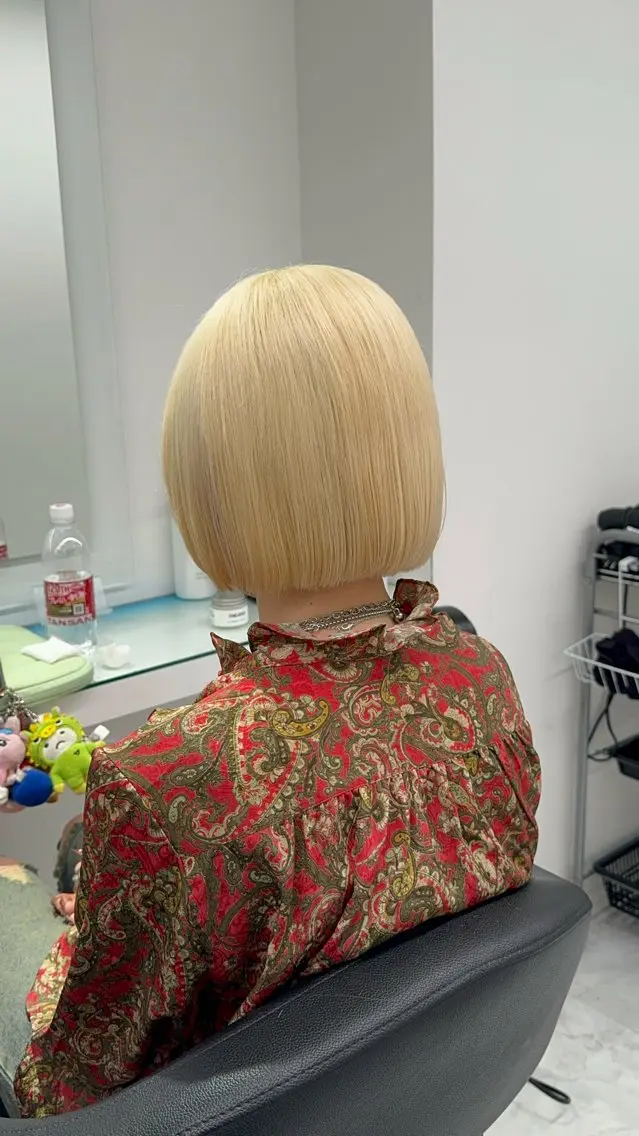 ミディアム カラー ヘアアレンジ ヘアカラー トリートメント ヘッドスパ ヘアセット ウルフカット×ハイ トーン職人🤍ゆうひのヘアスタイル