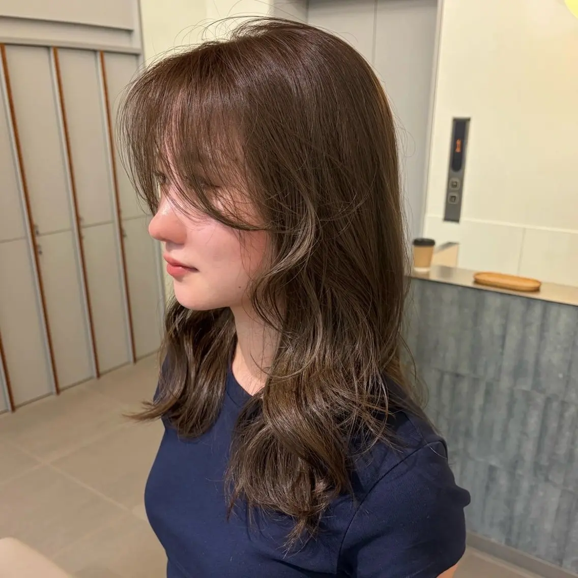 セミロング カラー ベージュカラー オリーブベージュ オリーブカラー カット ヘアカラー トリートメント ハッシュカット矢場町 /Shizuki🦤のヘアスタイル