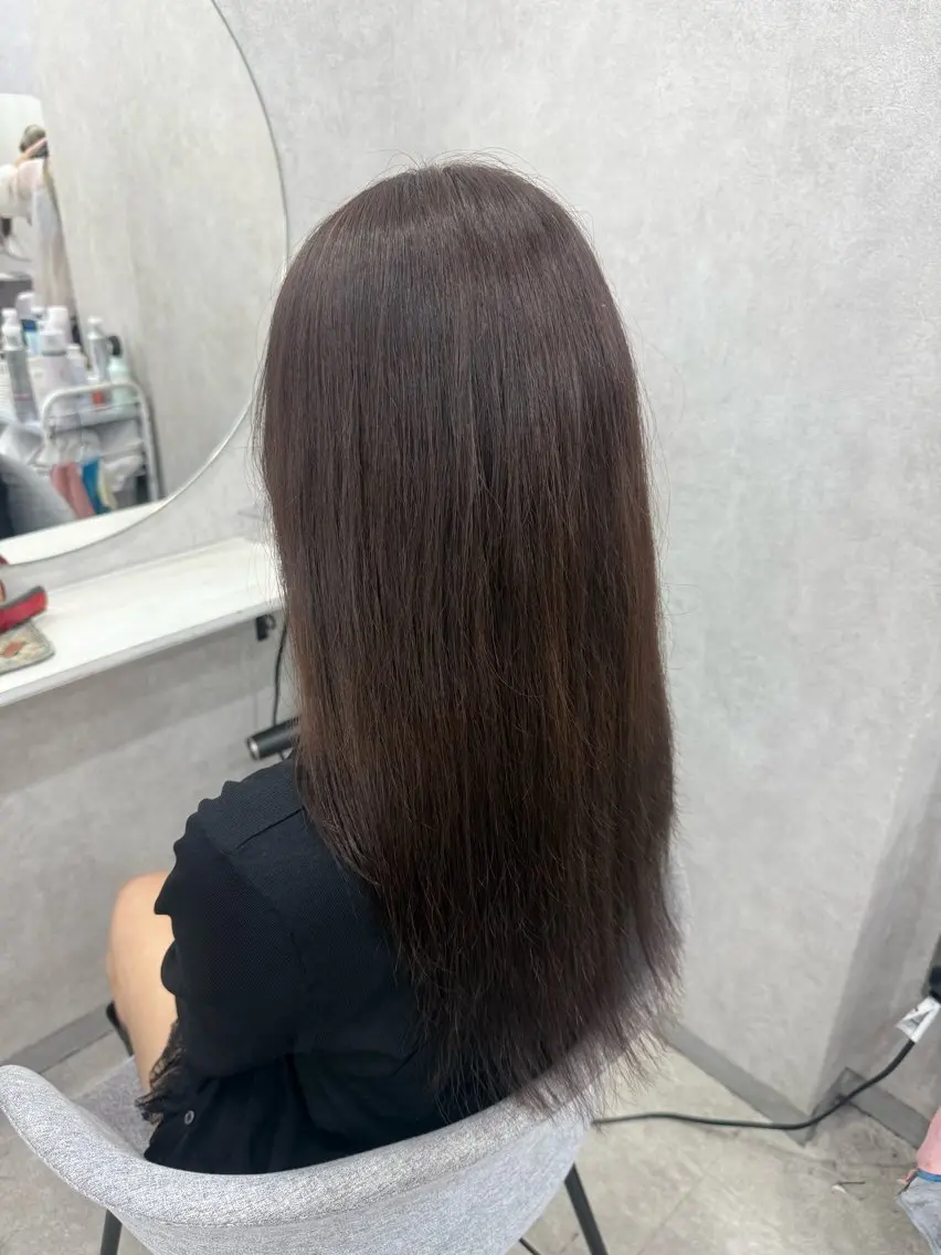 カラー 関 愛菜のヘアスタイル