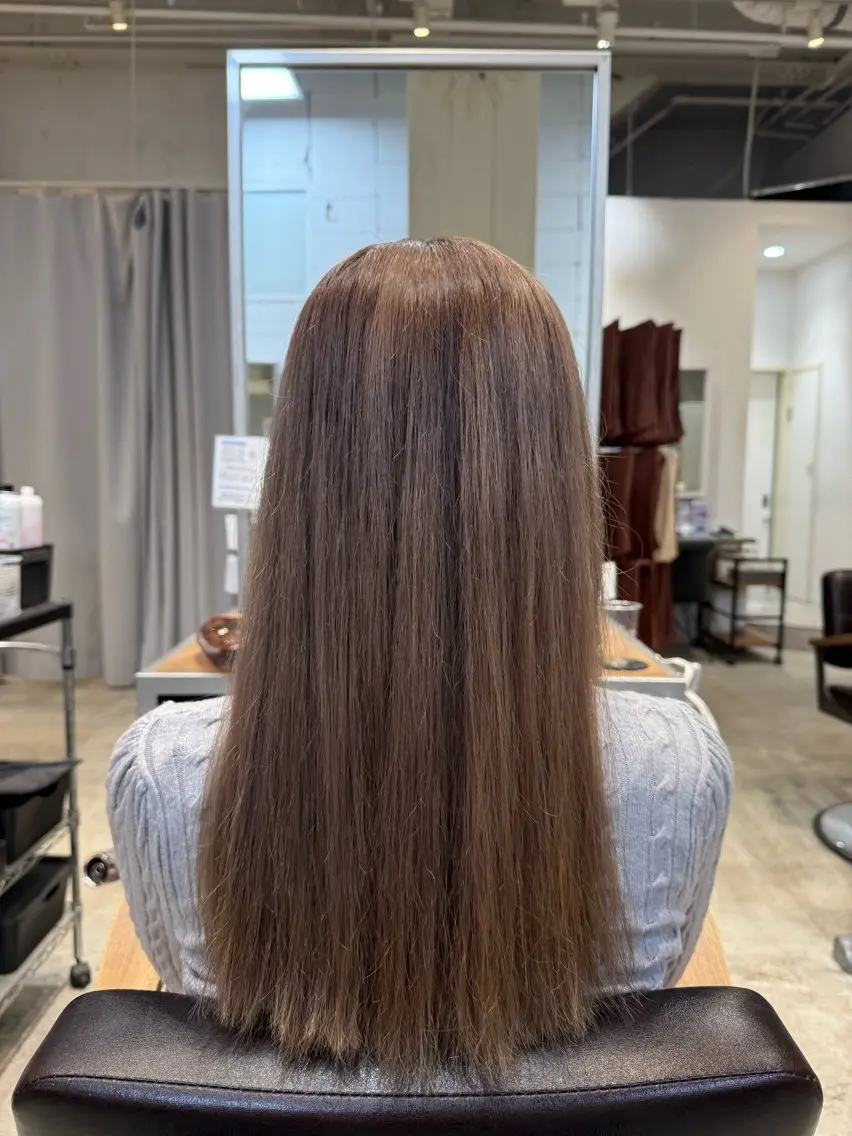 セミロング カラー 光虹 (ﾐﾅ)のヘアスタイル