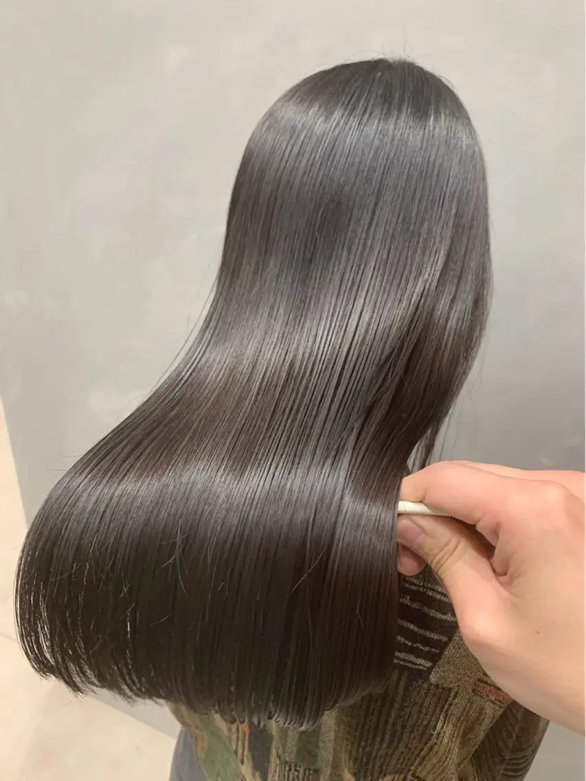 カラー アッシュ カラーモデル Takahataのヘアスタイル