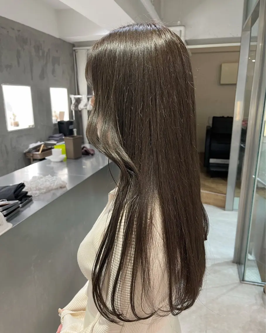 ロング カラー ベージュカラー オリーブベージュ トリートメント カット ヘアカラー トリートメント サソウ ユリエ🥥のヘアスタイル