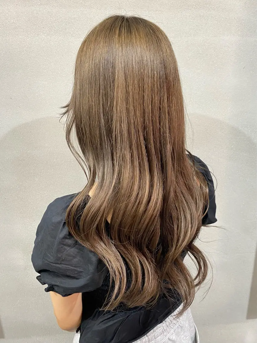 ロング カラー ベージュカラー ブリーチ 透明感カラー デザインカラー グレージュ 柏 デザインカラー/ レイヤー🐣シオリのヘアスタイル