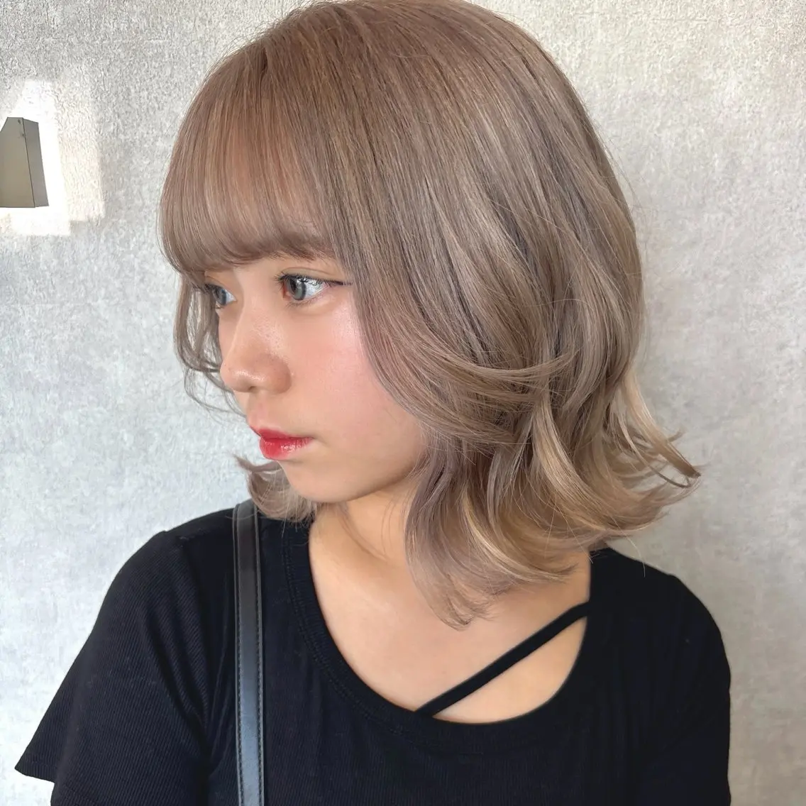 ミディアム カラー グレージュ 村瀬 美来のヘアスタイル