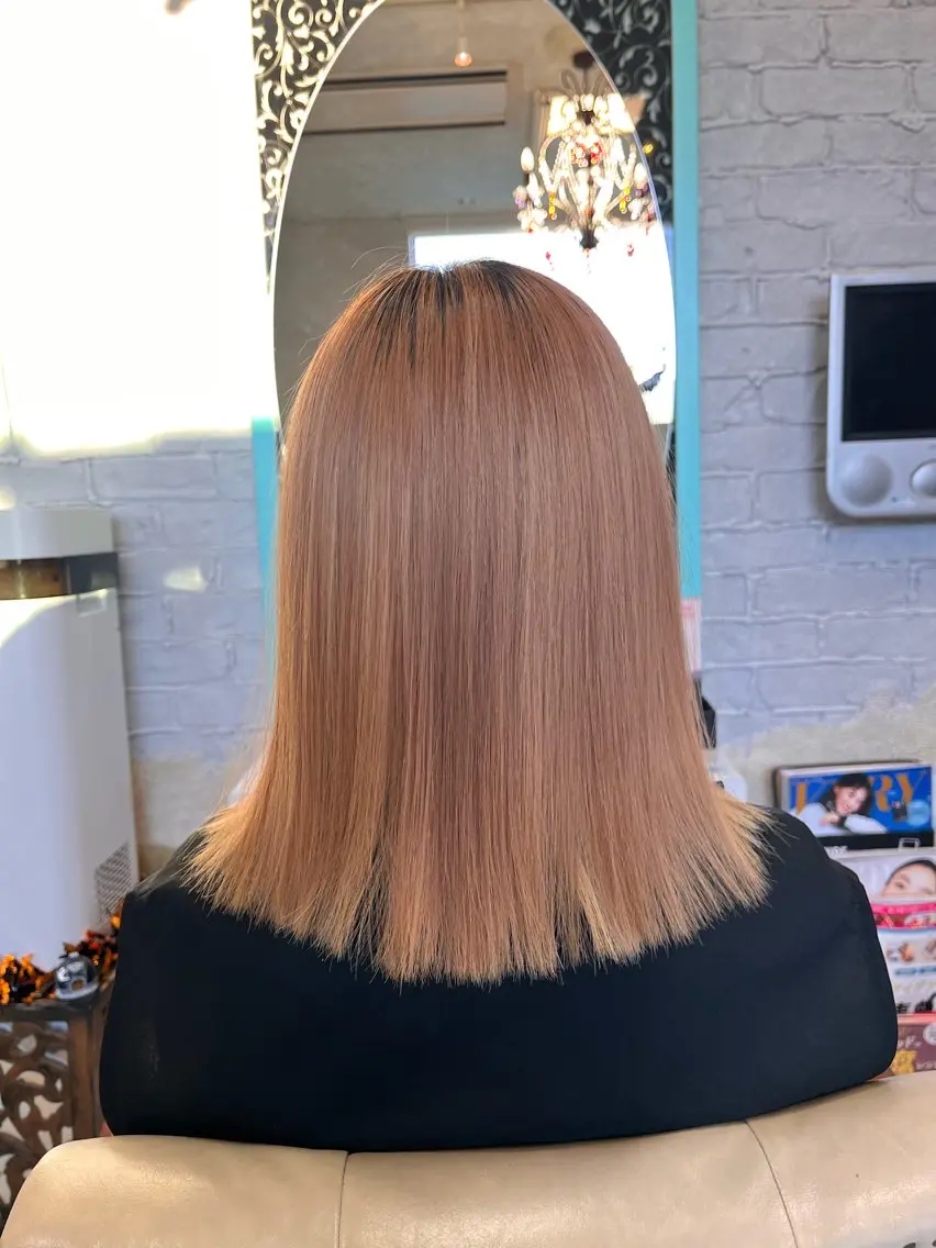 ミディアム​〜​ロングのヘアカットの写真
