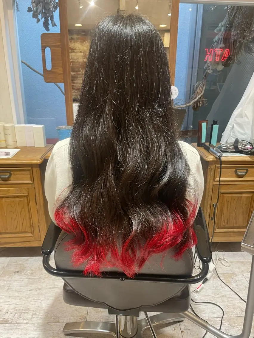 ロング ヘアカラー くろだ ちはるのヘアスタイル