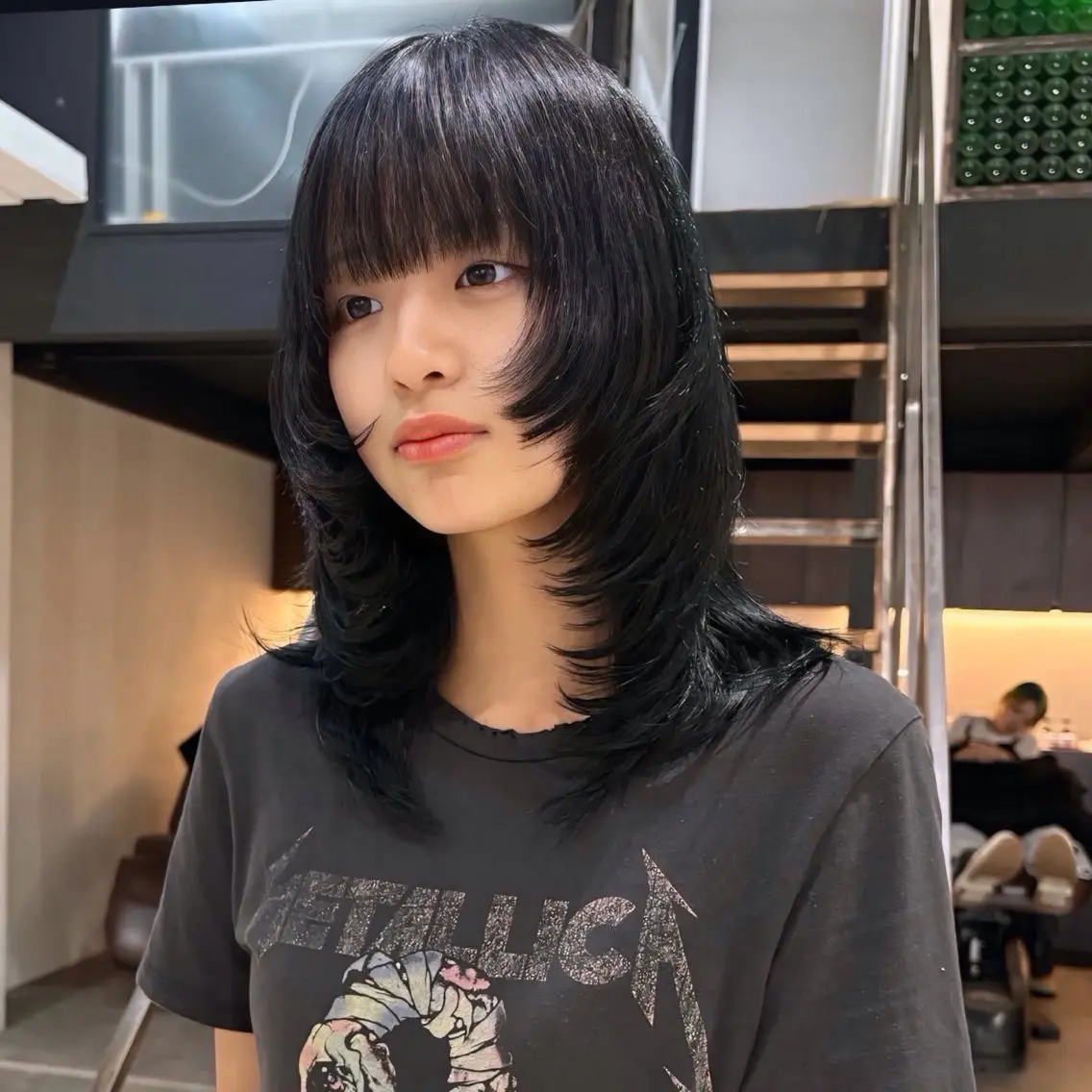 ミディアム 落ちる黒/ 黒染め剥がしYUYAのヘアスタイル