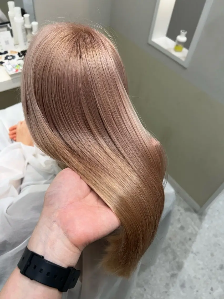ロング カラー 黒髪 ブリーチ ブロンド 透明感カラー ピンクカラー カット ヘアカラー トリートメント 🩰ニシムラヒカリ 半個室salon♡*のヘアスタイル