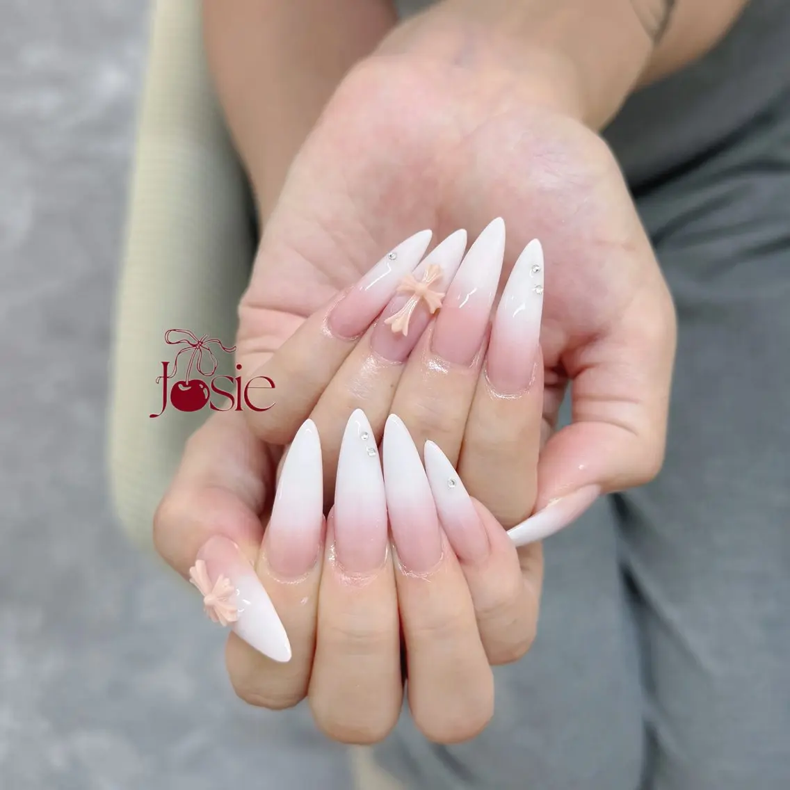 ネイル 長さ出し キラキラネイル 韓国ネイル ロングネイル マグネットネイル ハンドネイル Josie nail salonのネイルデザイン