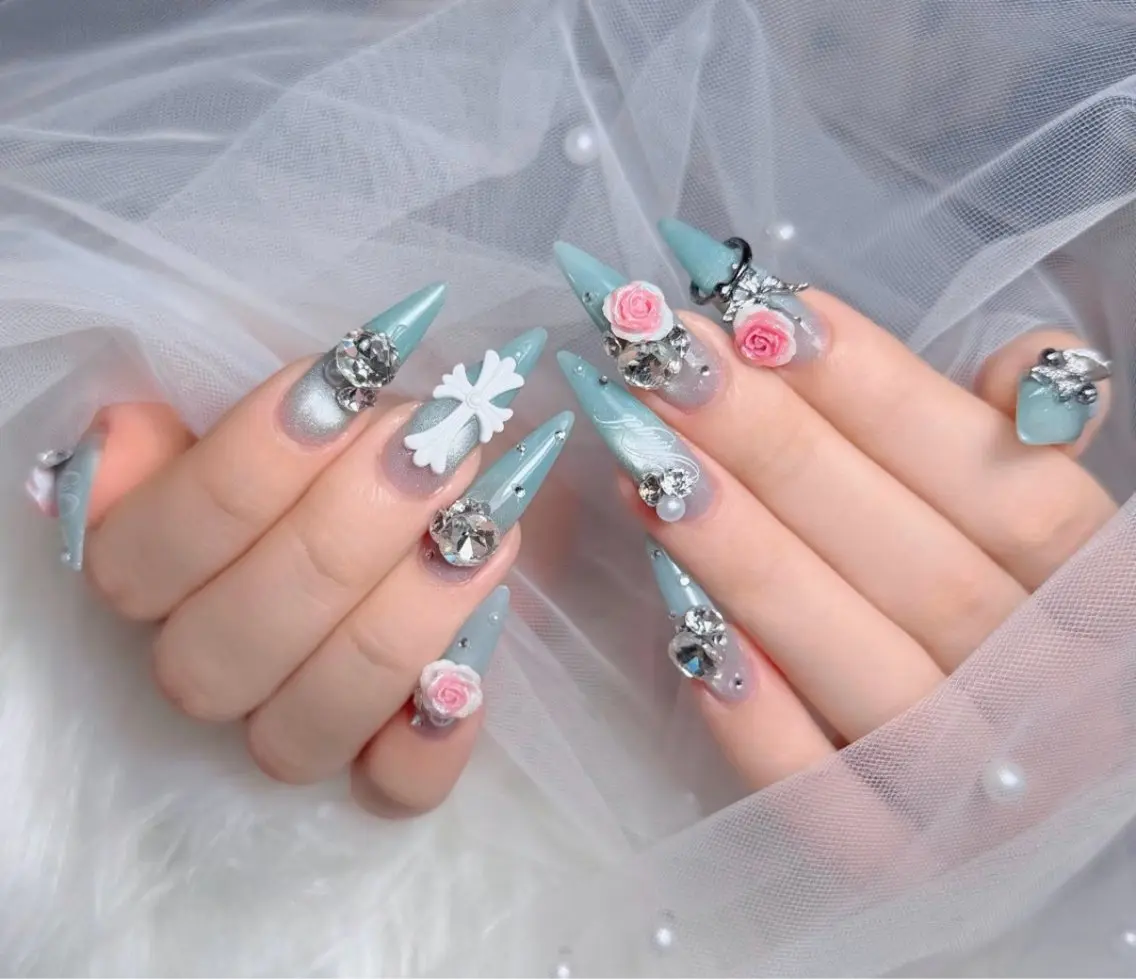 ネイル アートネイル ボルドー フレンチネイル ジェルネイル 氷ネイル・うるうるネイル ハンドネイル Julie NailSalonのネイルデザイン