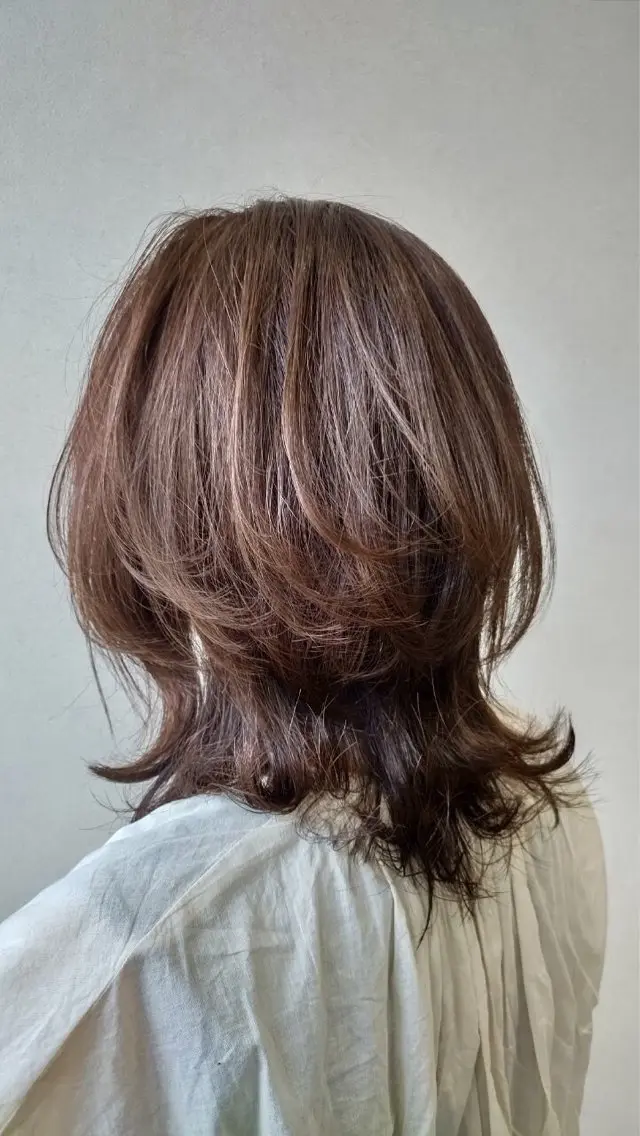 ミディアム くせ毛 レイヤーカット Hair's Rainのヘアスタイル
