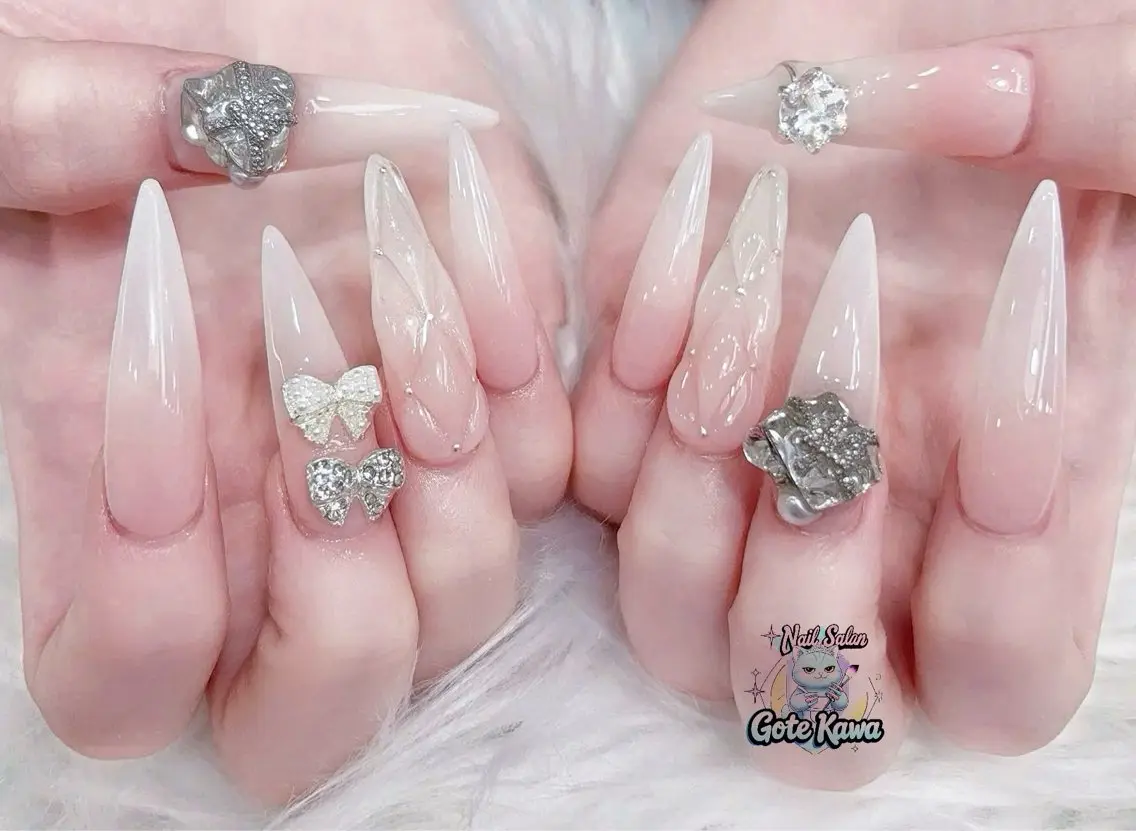 ネイル アートネイル キラキラネイル スカルプネイル ハンドネイル ハンドケア Gote Kawa nail salonのネイルデザイン