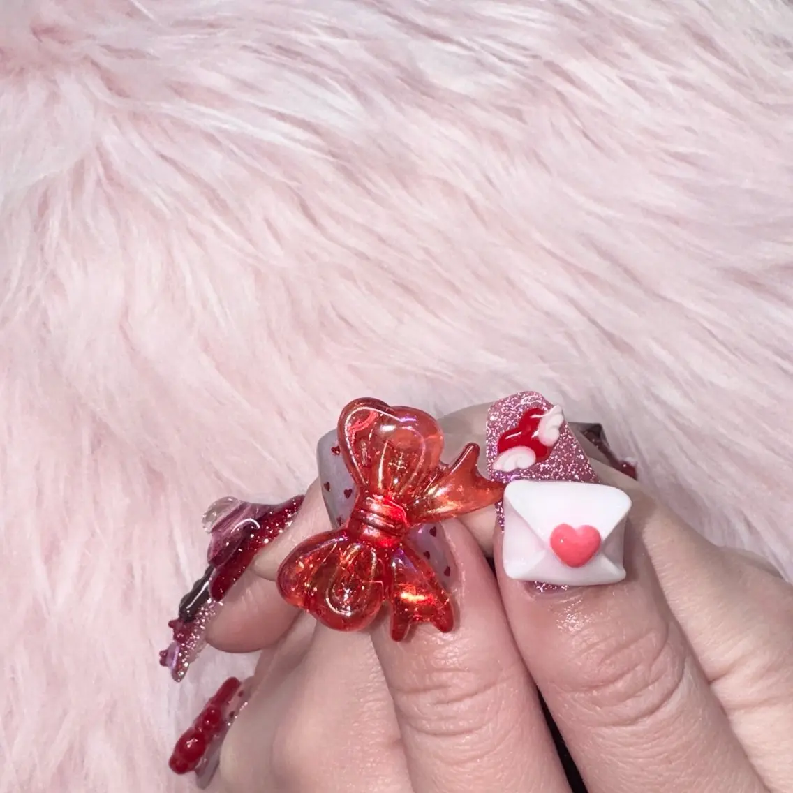 ネイル バレンタイン ハンドネイル RIEKO🍒 ワンホン♡推しネイルのネイルデザイン
