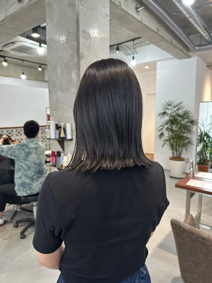 セミロング カラー 外ハネヘア カット ヘアカラー トリートメント カイリ /レイヤーカットのヘアスタイル