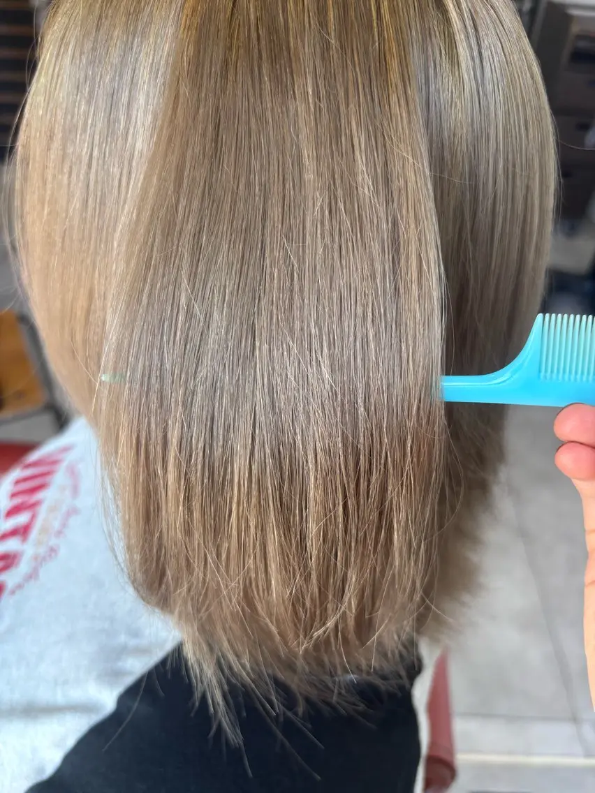 ミディアム ヘアカラー 都築 さくらのヘアスタイル