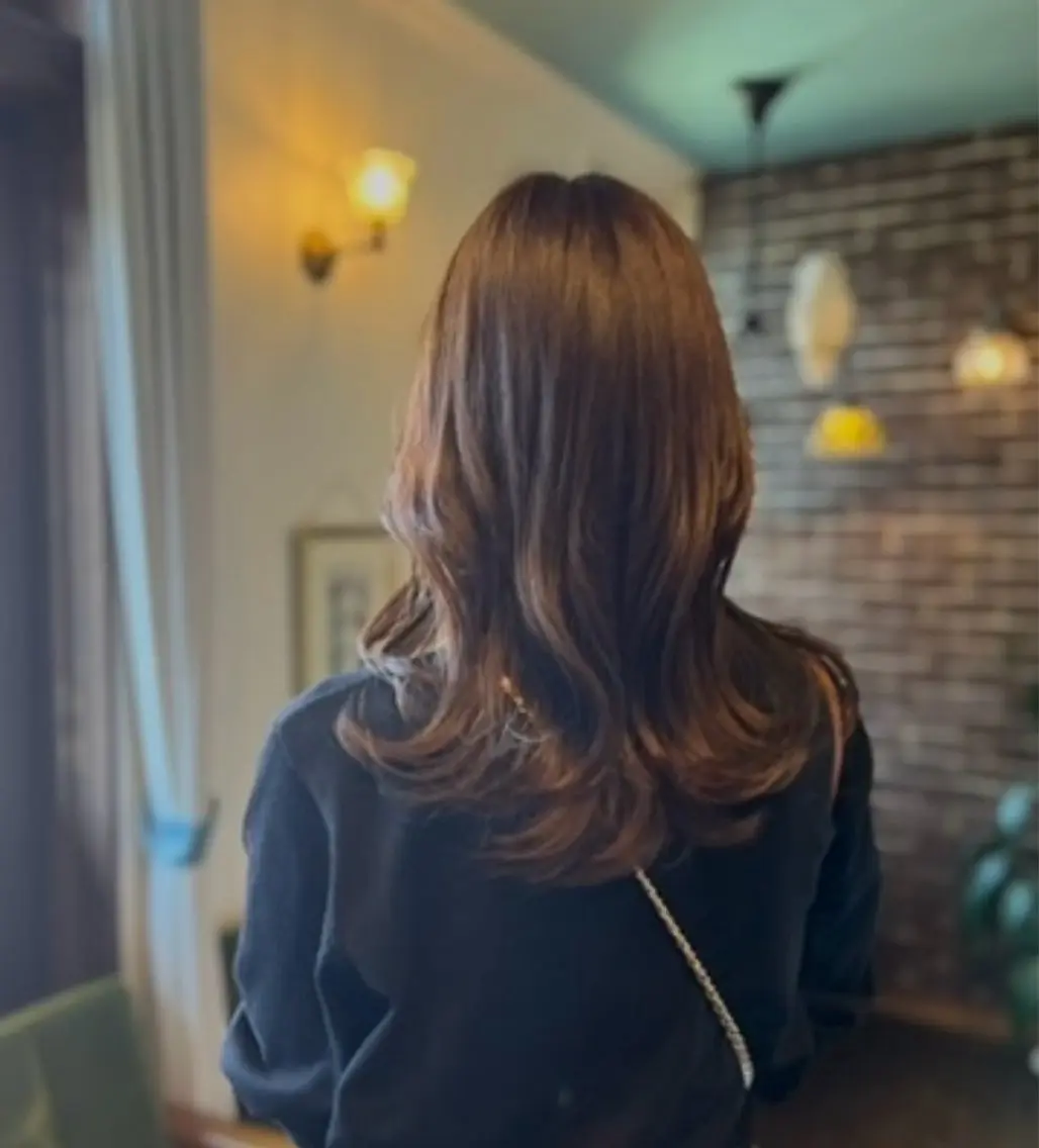 ミディアム アズグロウヘアー福本 明里のヘアスタイル