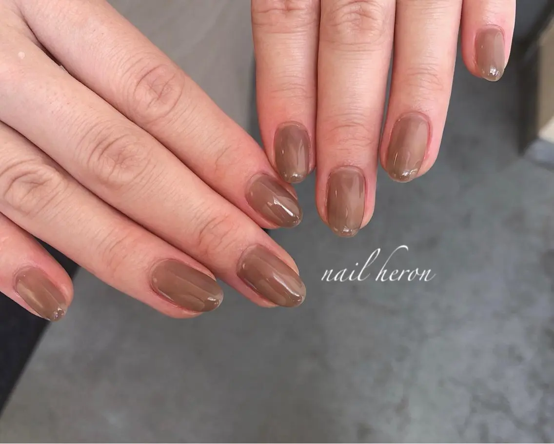 ネイル ブラウン ハンドネイル saki_ nail heronのネイルデザイン