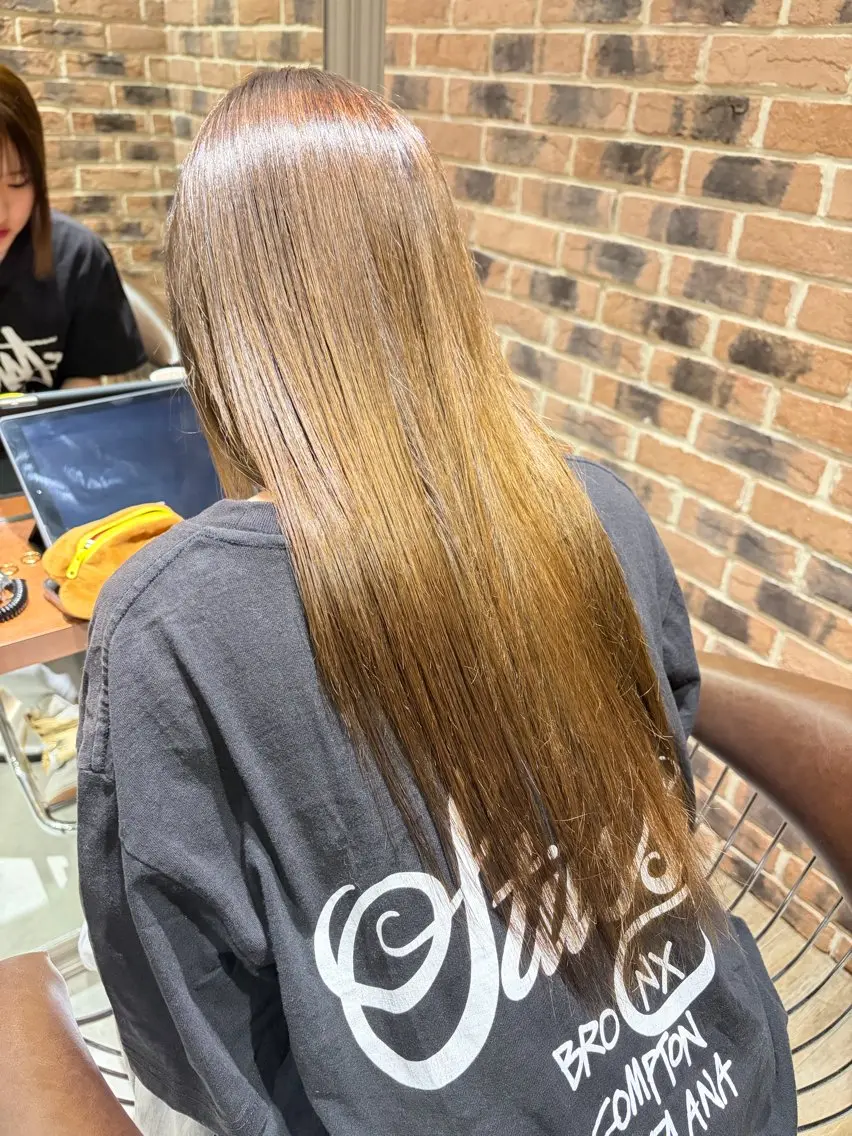 カラー ブリーチ ブラウンカラー のまだ しずくのヘアスタイル