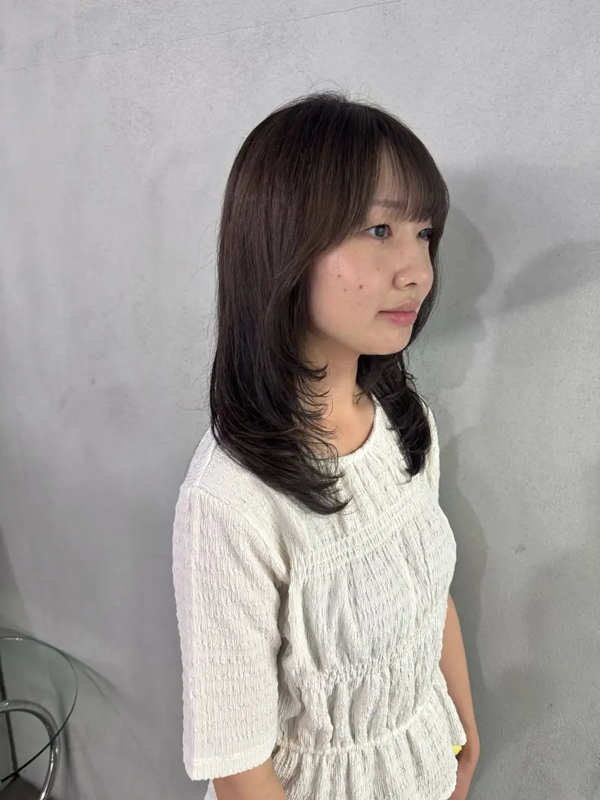 ミディアム カラー アッシュ アッシュグレー レイヤーカット カット ヘアカラー #tag 佐藤璃美のヘアスタイル