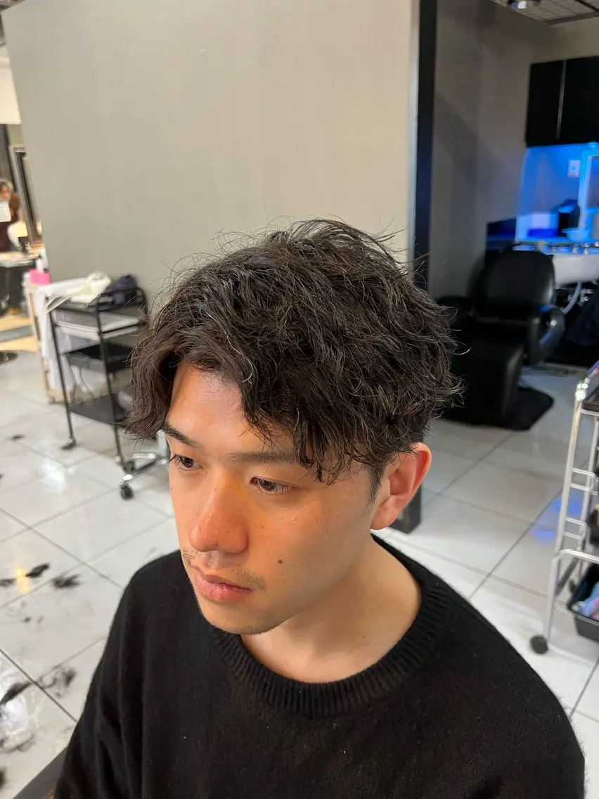 パーマ メンズ センターパート フェードカット カルマパーマ マッシュ メンズパーマ カット パーマ パーマ特化美容師 茂木広幸のヘアスタイル