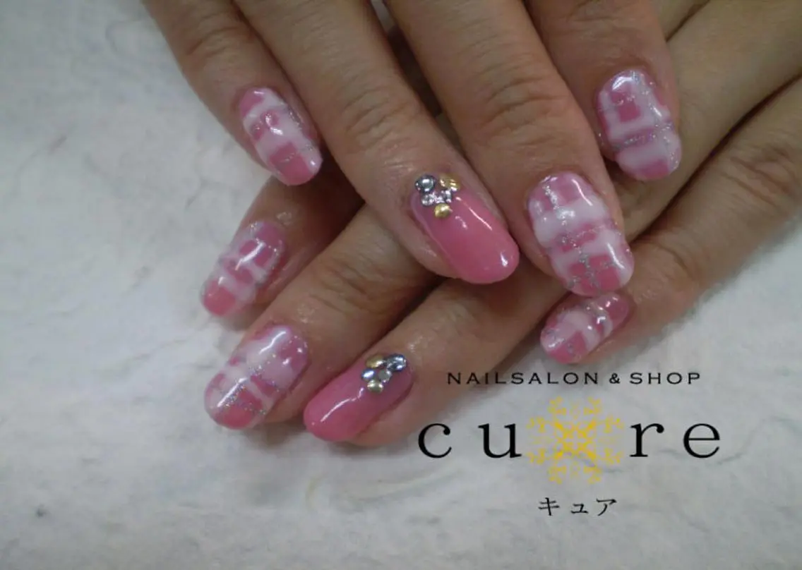 ミディアム ネイル ピンク ホワイト ネイルサロン Cureのネイルデザイン
