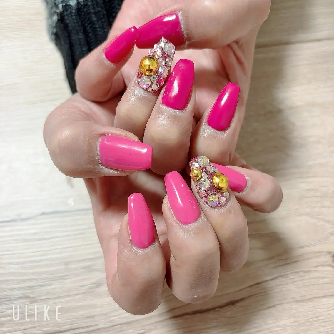 ご新規様✨ベタ塗り＋ストーン埋め尽くし💅ハンドエステ付き✨の写真