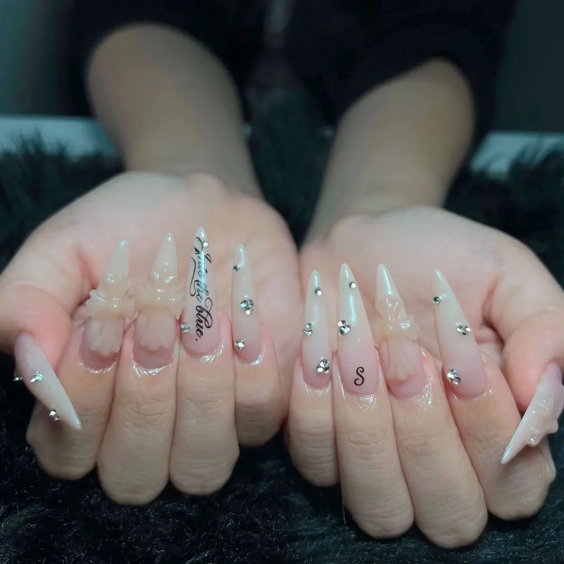 ネイル オーロラネイル 長さ出し フラッシュネイル フレンチネイル ジェルネイル ハンドネイル Amee Nail Salonのネイルデザイン