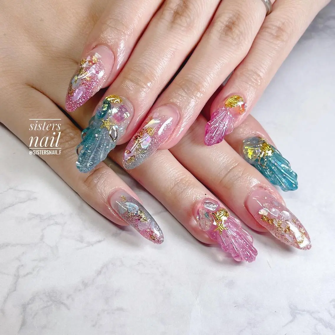ネイル アートネイル ラメ(グリッター) ロングネイル ピンク ぷっくりネイル sisters nail.fのネイルデザイン