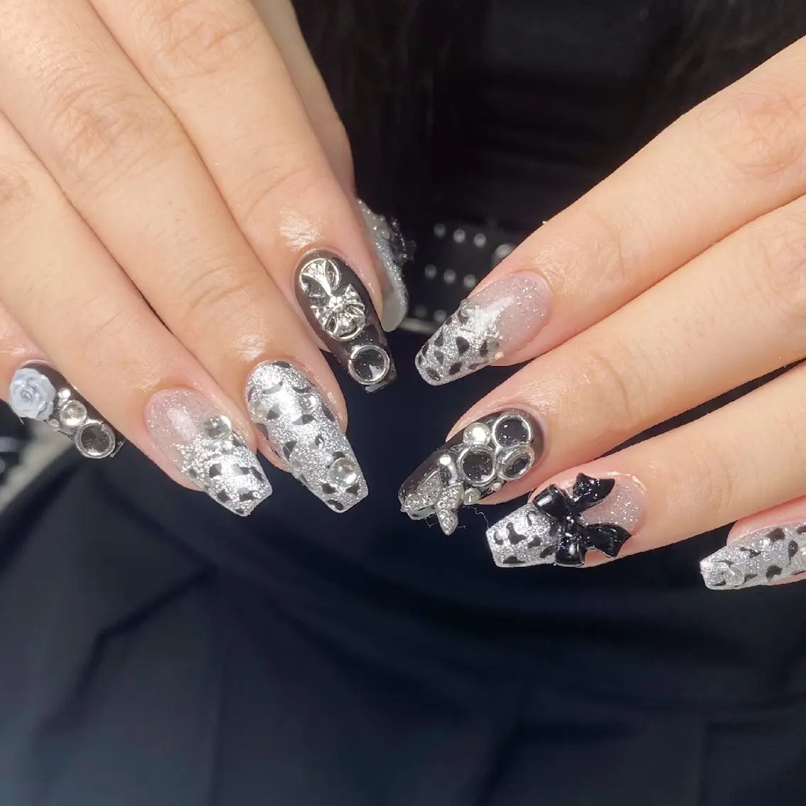 ネイル チークネイル フレンチネイル ジェルネイル ガーリー キラキラネイル ハンドネイル UM Nail Salonのネイルデザイン